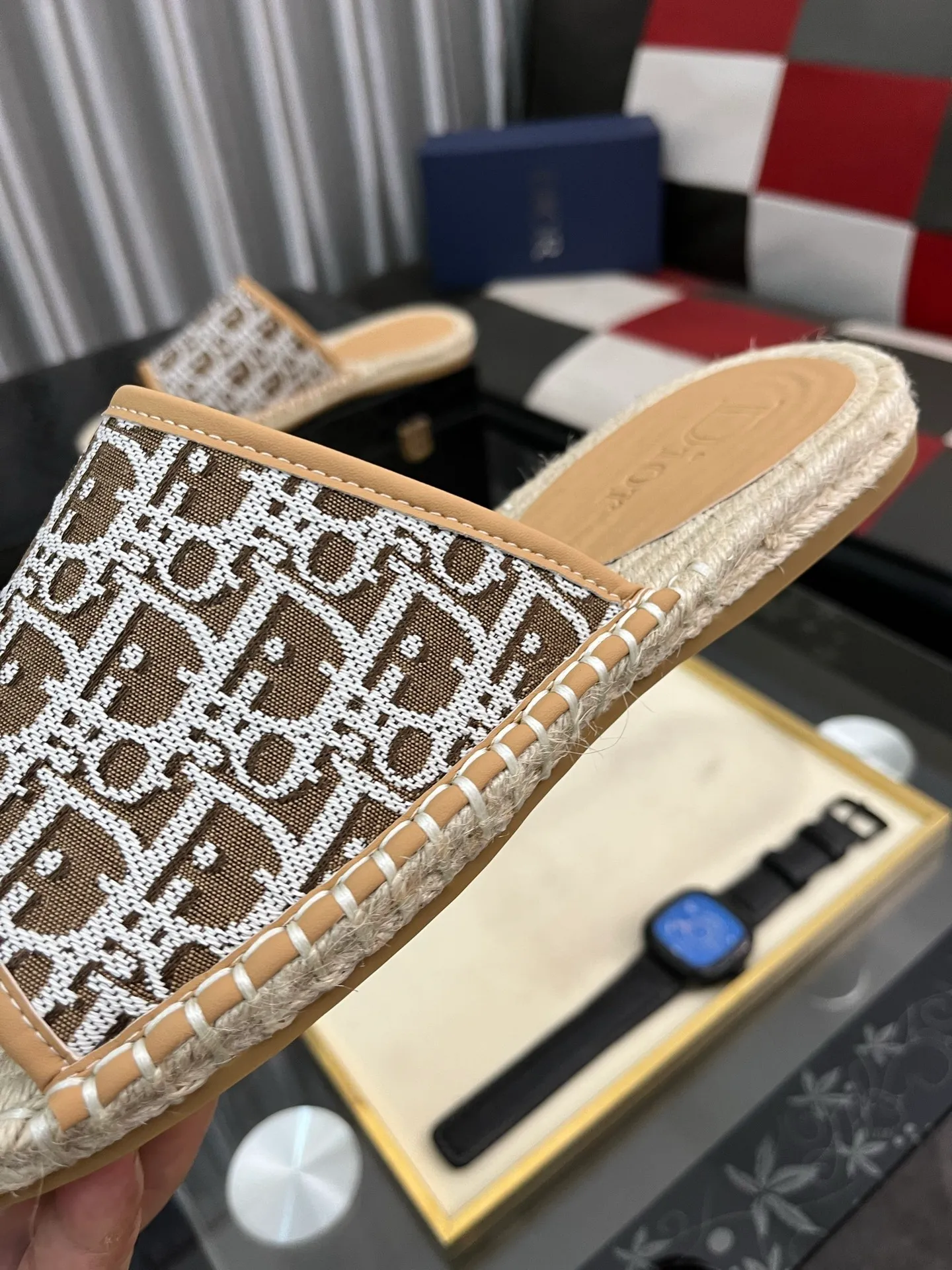 Men's shoes💰320⌚️⌚️DIOR Dior slippers New slippers are on sale simultaneously. Original materials imported from Italy. Fully imported sheepskin lining, sole: original sole provided by the original factory, exclusive movable molded sole, super comfortable, original factory follow-up goods, 🔍🔍high quality, can be entered and exited the counter at will, code number: 38-442️⃣colors available
